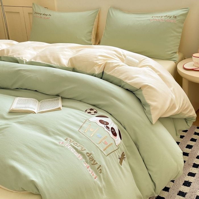 91家纺网 家纺一手货源 找家纺 麦空家居 2025新款抗菌水洗皱棉贴布绣四件套学生三件套-糖果梦 胖达熊-牛油果