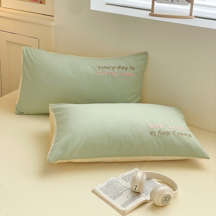 91家纺网 家纺一手货源 找家纺 麦空家居 2025新款抗菌水洗皱棉贴布绣四件套学生三件套-糖果梦 胖达熊-牛油果