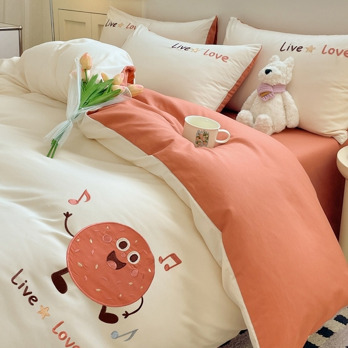 91家纺网 家纺一手货源 找家纺 麦空家居 2025新款抗菌水洗皱棉贴布绣四件套学生三件套-糖果梦 趣多多-奶昔白