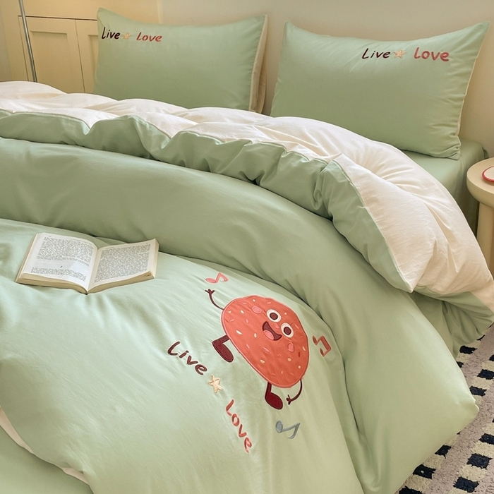 91家纺网 家纺一手货源 找家纺 麦空家居 2025新款抗菌水洗皱棉贴布绣四件套学生三件套-糖果梦 趣多多-牛油果