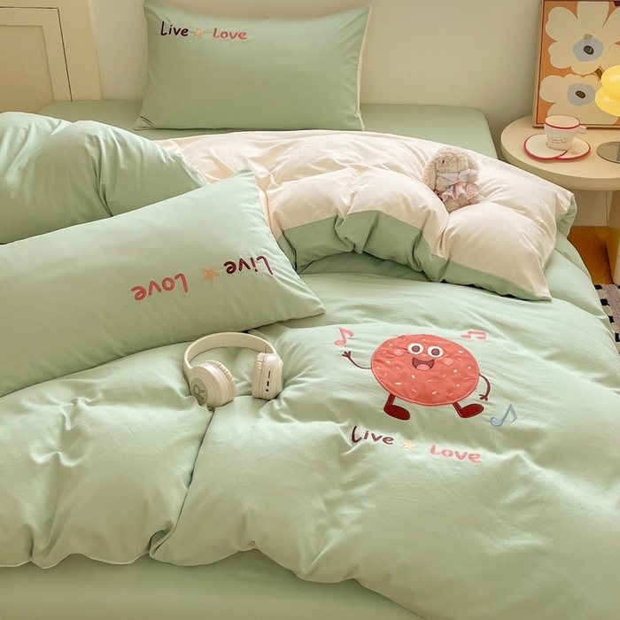 91家纺网 家纺一手货源 找家纺 麦空家居 2025新款抗菌水洗皱棉贴布绣四件套学生三件套-糖果梦 趣多多-牛油果