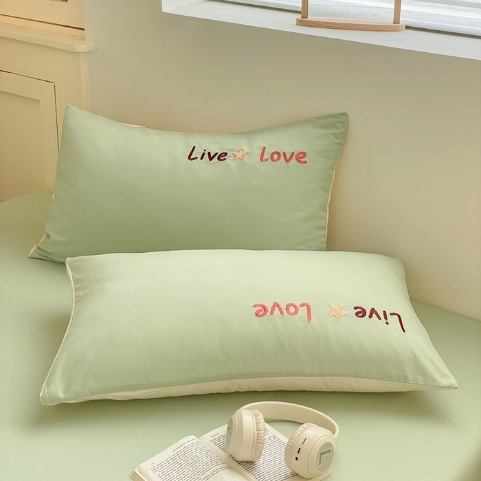 91家纺网 家纺一手货源 找家纺 麦空家居 2025新款抗菌水洗皱棉贴布绣四件套学生三件套-糖果梦 趣多多-牛油果