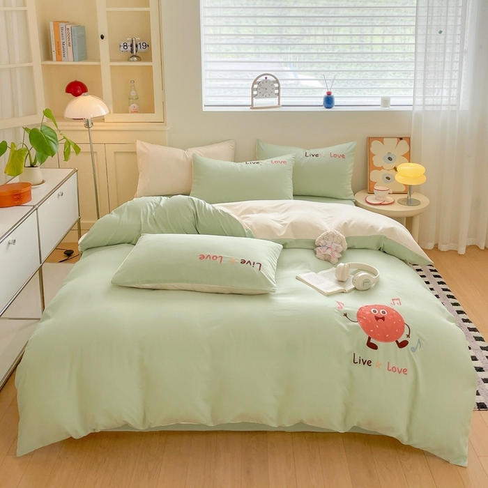 91家纺网 家纺一手货源 找家纺 麦空家居 2025新款抗菌水洗皱棉贴布绣四件套学生三件套-糖果梦 趣多多-牛油果