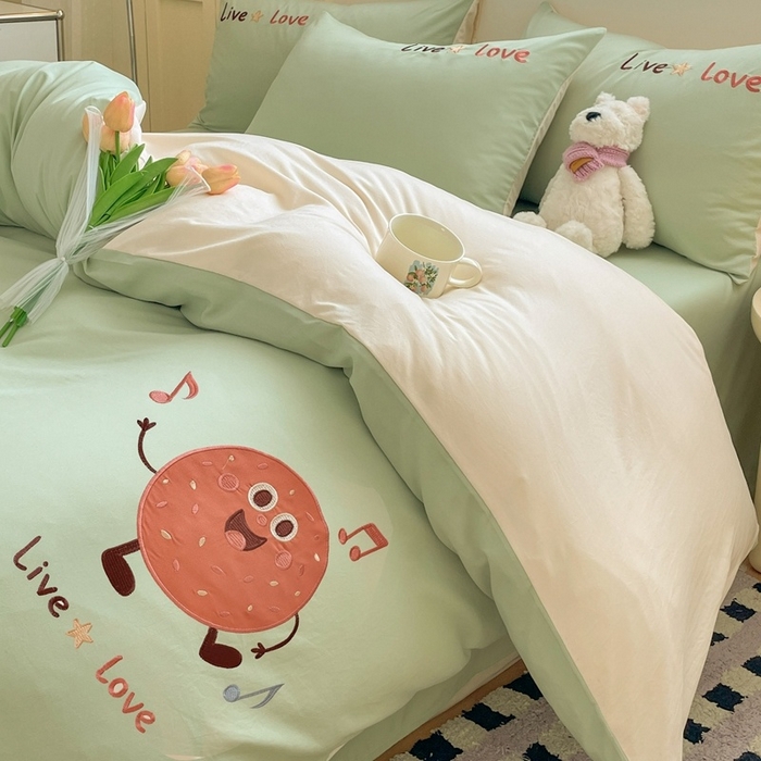91家纺网 家纺一手货源 找家纺 麦空家居 2025新款抗菌水洗皱棉贴布绣四件套学生三件套-糖果梦 趣多多-牛油果
