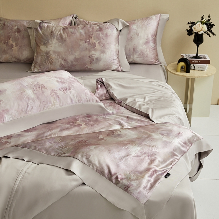 91家纺网 家纺一手货源 找家纺 麦空家居 2025新款水洗贡缎印花四件套系列-半夏(高端礼盒) 烟粉絮