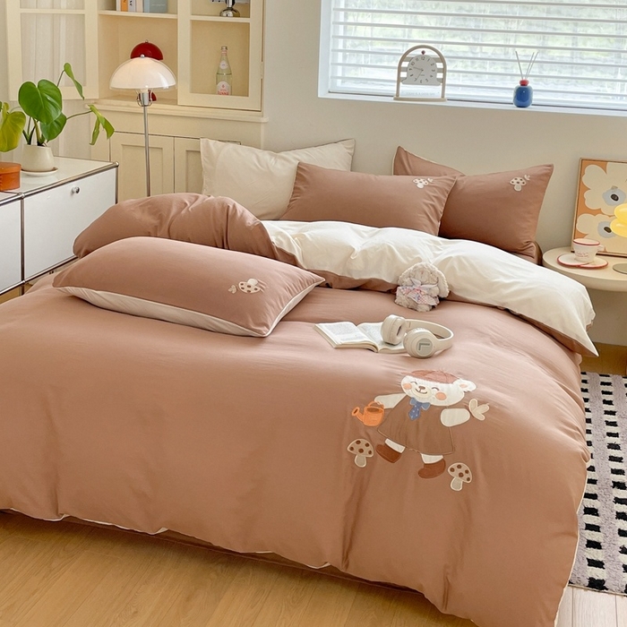 91家纺网 家纺一手货源 找家纺 麦空家居 2025新款抗菌水洗皱棉贴布绣四件套学生三件套-糖果梦 泰迪熊-太妃糖