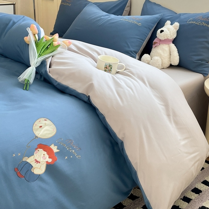 91家纺网 家纺一手货源 找家纺 麦空家居 2025新款抗菌水洗皱棉贴布绣四件套学生三件套-糖果梦 小王子-宾利蓝
