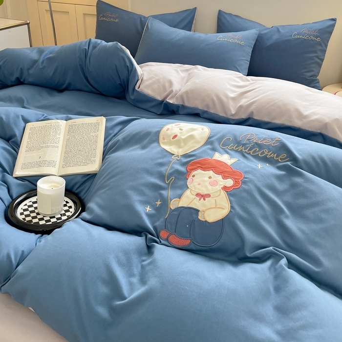 91家纺网 家纺一手货源 找家纺 麦空家居 2025新款抗菌水洗皱棉贴布绣四件套学生三件套-糖果梦 小王子-宾利蓝
