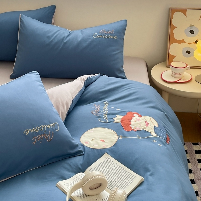 91家纺网 家纺一手货源 找家纺 麦空家居 2025新款抗菌水洗皱棉贴布绣四件套学生三件套-糖果梦 小王子-宾利蓝