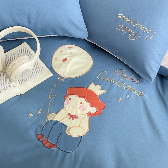 91家纺网 家纺一手货源 找家纺 麦空家居 2025新款抗菌水洗皱棉贴布绣四件套学生三件套-糖果梦 小王子-宾利蓝