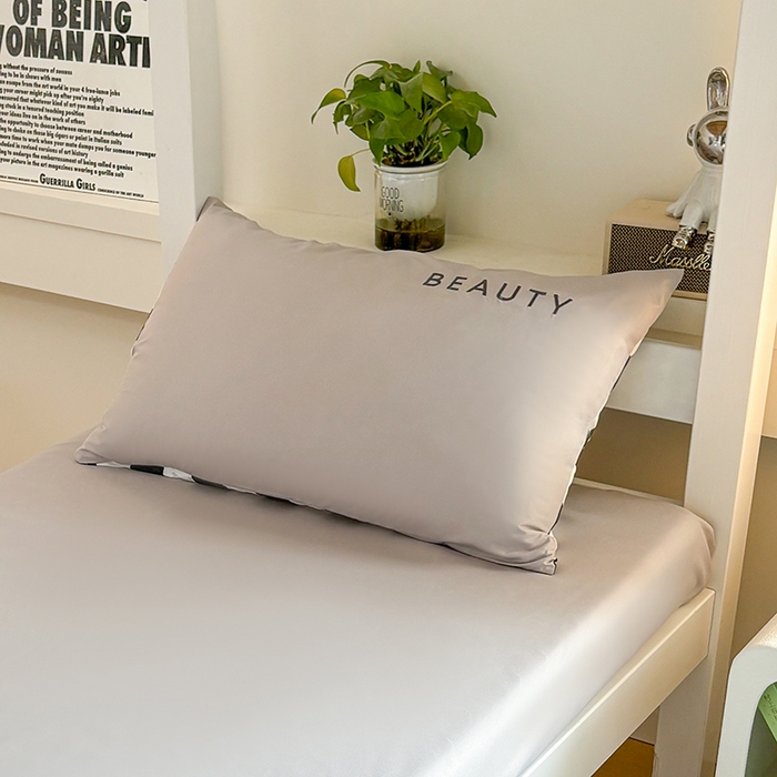 91家纺网 家纺一手货源 找家纺 麦空家居 2025新款 学生季 抗菌水洗棉刺绣学生三件套 - 布丁系列 高山灰