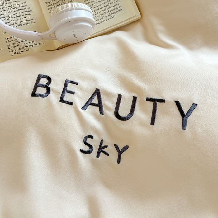 91家纺网 家纺一手货源 找家纺 麦空家居 2025新款 学生季 抗菌水洗棉刺绣学生三件套 - 布丁系列 奶昔白