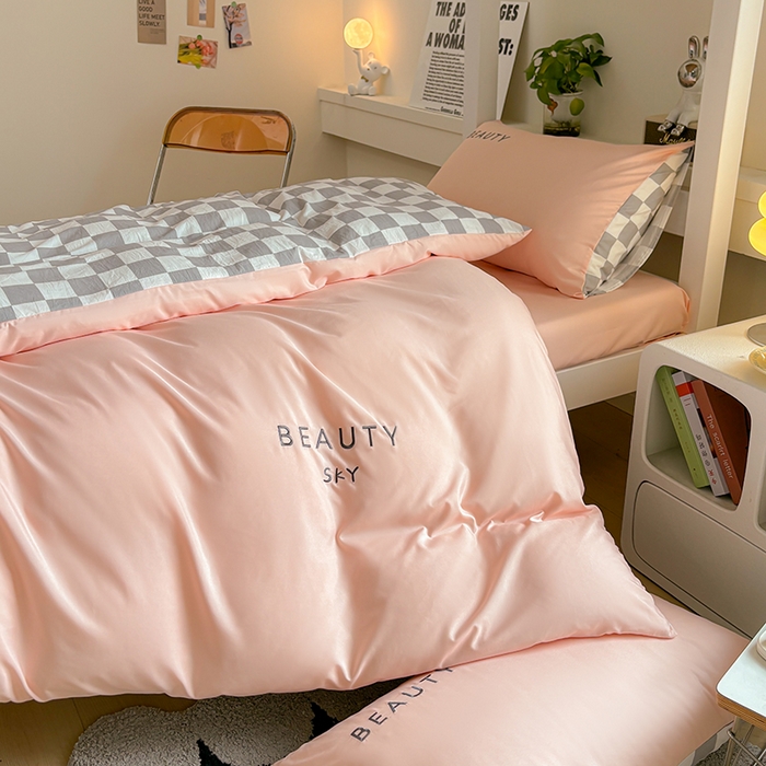 91家纺网 家纺一手货源 找家纺 麦空家居 2025新款 学生季 抗菌水洗棉刺绣学生三件套 - 布丁系列 奶油粉