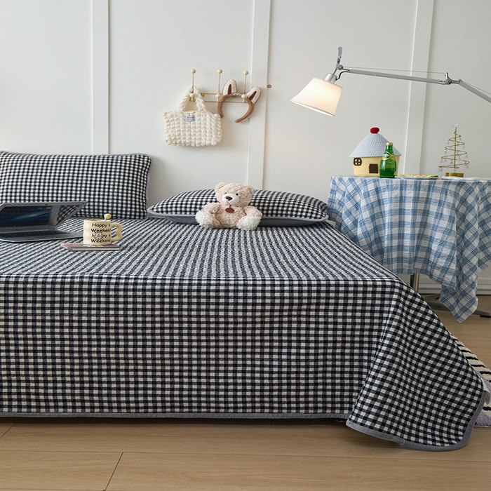 91家纺网 家纺一手货源 找家纺 沐纯家居 2025新款色织水洗棉棉绒（大豆纤维填充）床盖三件套 豆丁-黑白格