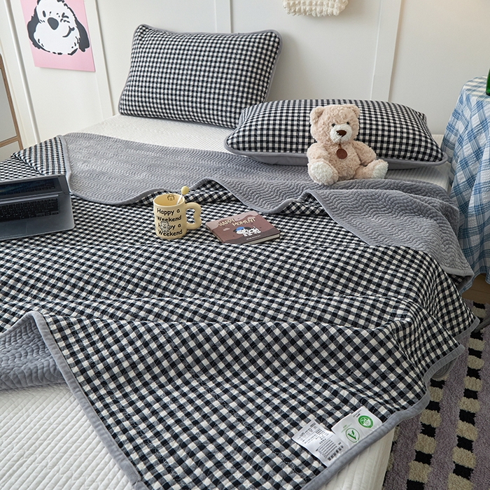 91家纺网 家纺一手货源 找家纺 沐纯家居 2025新款色织水洗棉棉绒（大豆纤维填充）床盖三件套 豆丁-黑白格