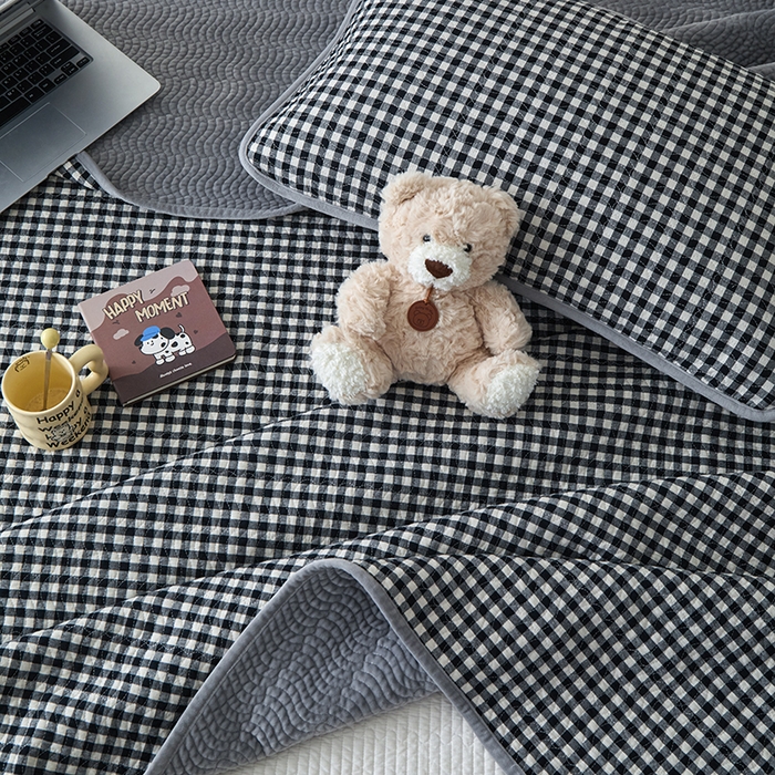 91家纺网 家纺一手货源 找家纺 沐纯家居 2025新款色织水洗棉棉绒（大豆纤维填充）床盖三件套 豆丁-黑白格