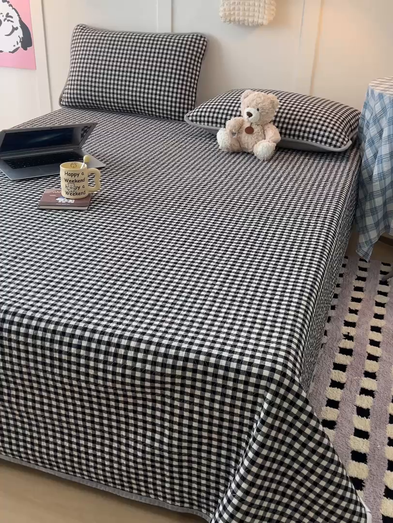 91家纺网 家纺一手货源 找家纺 沐纯家居 2025新款色织水洗棉棉绒（大豆纤维填充）床盖三件套 豆丁-黑白格