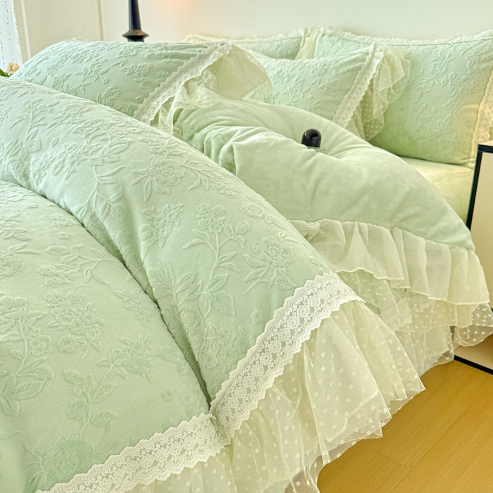 91家纺网 家纺一手货源 找家纺 （总）锦格家纺 2025新款A类高克重雕花牛奶绒花边四件套