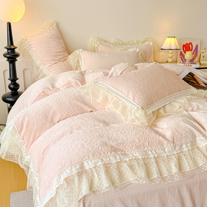 91家纺网 家纺一手货源 找家纺 锦格家纺 2025新款A类高克重雕花牛奶绒花边四件套 梦幻-玉粉