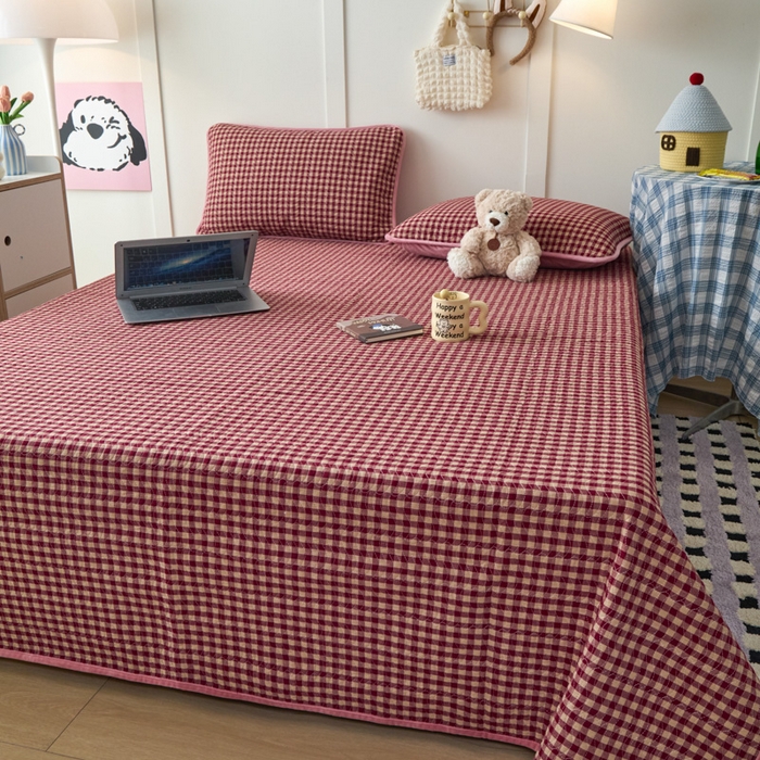 91家纺网 家纺一手货源 找家纺 沐纯家居 2025新款色织水洗棉棉绒（大豆纤维填充）床盖三件套 豆丁-红格