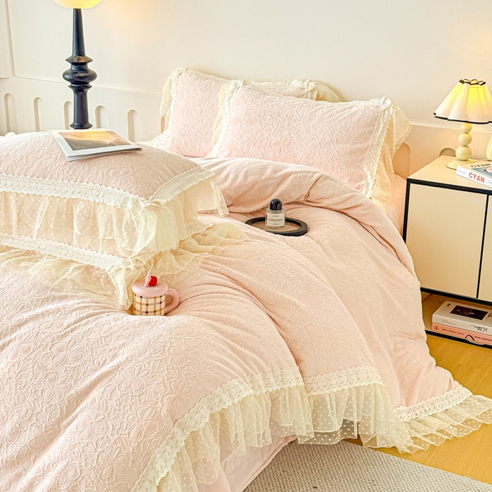 91家纺网 家纺一手货源 找家纺 锦格家纺 2025新款A类高克重雕花牛奶绒花边四件套 梦幻-玉粉