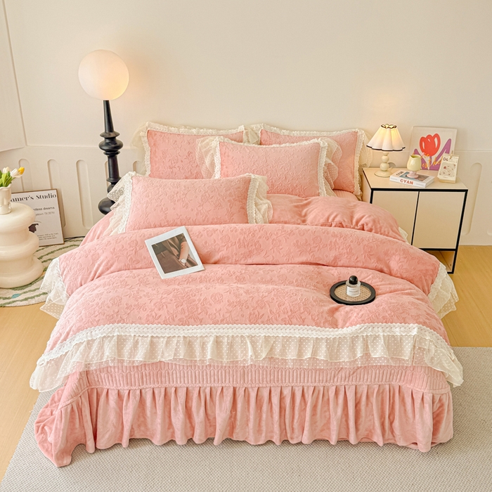 91家纺网 家纺一手货源 找家纺 锦格家纺 2025新款A类高克重雕花牛奶绒花边四件套 初薇-豆沙