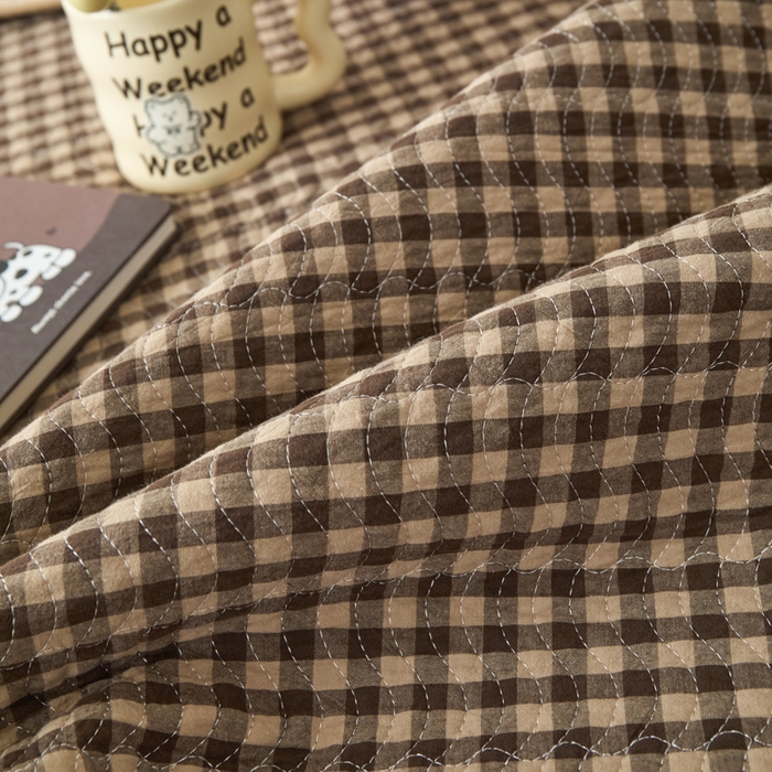 91家纺网 家纺一手货源 找家纺 沐纯家居 2025新款色织水洗棉棉绒（大豆纤维填充）床盖三件套 豆丁-咖格