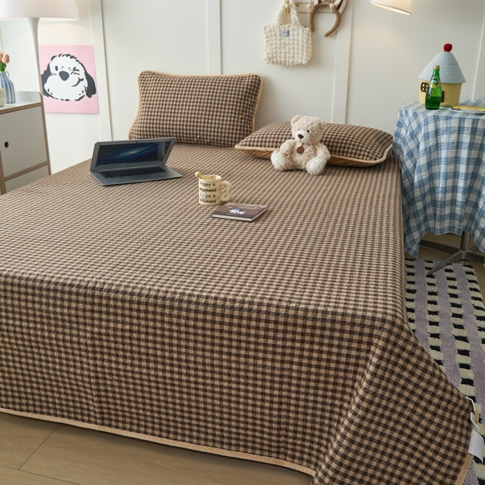 91家纺网 家纺一手货源 找家纺 沐纯家居 2025新款色织水洗棉棉绒（大豆纤维填充）床盖三件套 豆丁-咖格