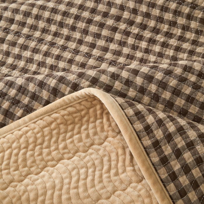 91家纺网 家纺一手货源 找家纺 沐纯家居 2025新款色织水洗棉棉绒（大豆纤维填充）床盖三件套 豆丁-咖格