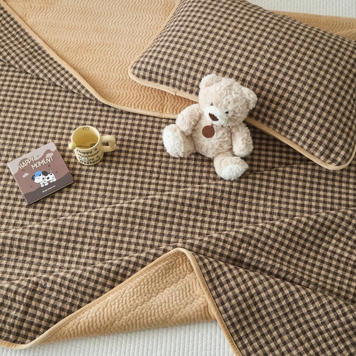 91家纺网 家纺一手货源 找家纺 沐纯家居 2025新款色织水洗棉棉绒（大豆纤维填充）床盖三件套 豆丁-咖格