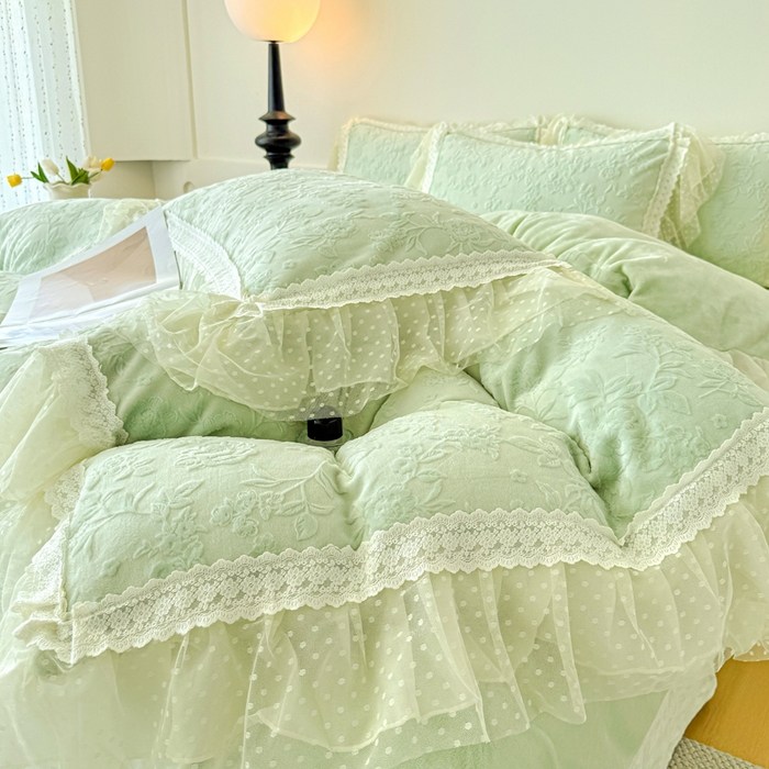 91家纺网 家纺一手货源 找家纺 锦格家纺 2025新款A类高克重雕花牛奶绒花边四件套 初薇-绿