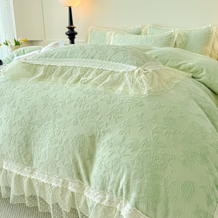 91家纺网 家纺一手货源 找家纺 锦格家纺 2025新款A类高克重雕花牛奶绒花边四件套 初薇-绿