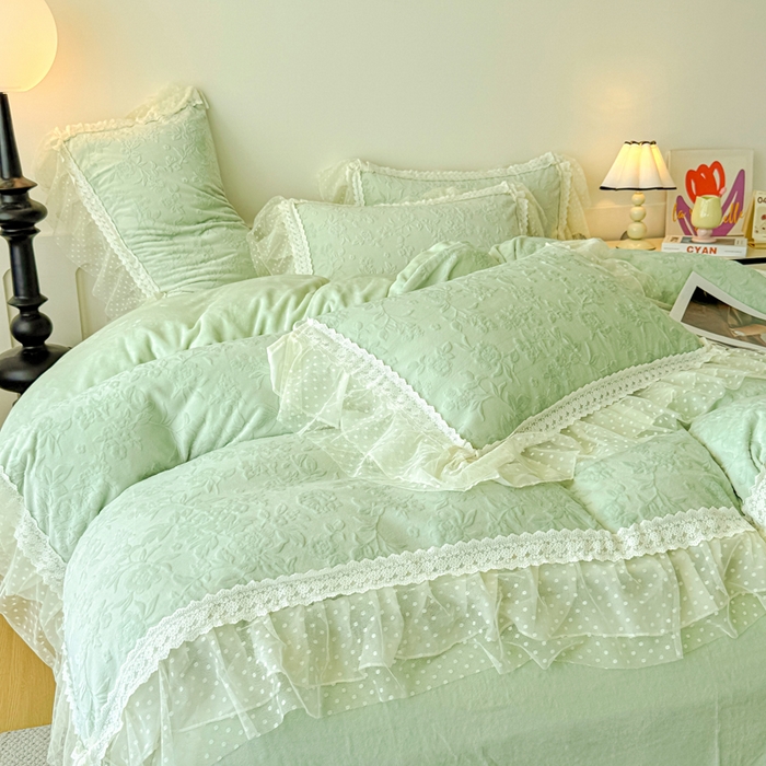 91家纺网 家纺一手货源 找家纺 锦格家纺 2025新款A类高克重雕花牛奶绒花边四件套 初薇-绿