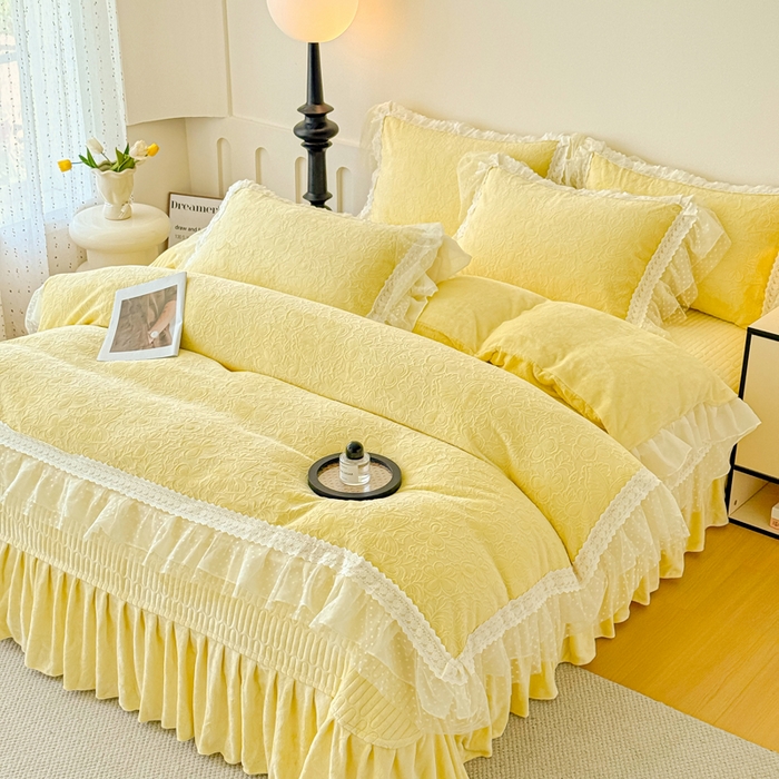 91家纺网 家纺一手货源 找家纺 锦格家纺 2025新款A类高克重雕花牛奶绒花边四件套 幻梦-黄