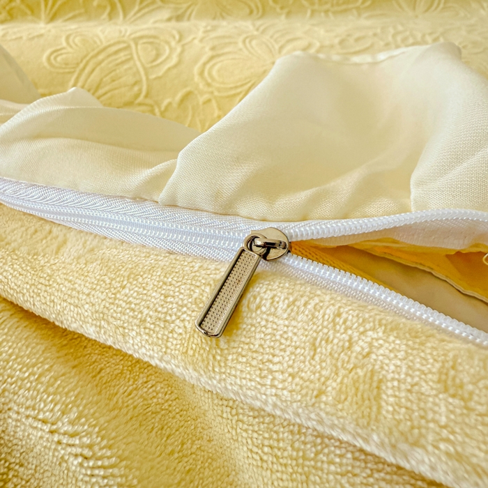 91家纺网 家纺一手货源 找家纺 锦格家纺 2025新款A类高克重雕花牛奶绒花边四件套 幻梦-黄