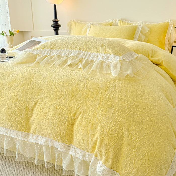91家纺网 家纺一手货源 找家纺 锦格家纺 2025新款A类高克重雕花牛奶绒花边四件套 幻梦-黄