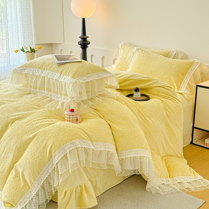 91家纺网 家纺一手货源 找家纺 锦格家纺 2025新款A类高克重雕花牛奶绒花边四件套 幻梦-黄