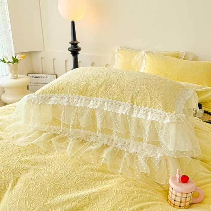 91家纺网 家纺一手货源 找家纺 锦格家纺 2025新款A类高克重雕花牛奶绒花边四件套 幻梦-黄