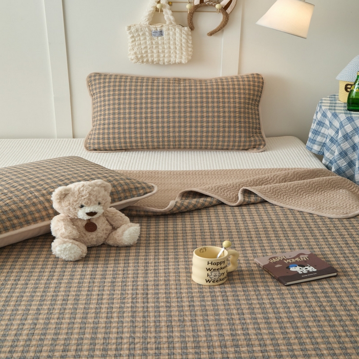 91家纺网 家纺一手货源 找家纺 沐纯家居 2025新款色织水洗棉棉绒（大豆纤维填充）床盖三件套 豆丁-卡其