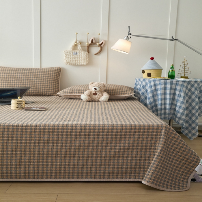 91家纺网 家纺一手货源 找家纺 沐纯家居 2025新款色织水洗棉棉绒（大豆纤维填充）床盖三件套 豆丁-卡其