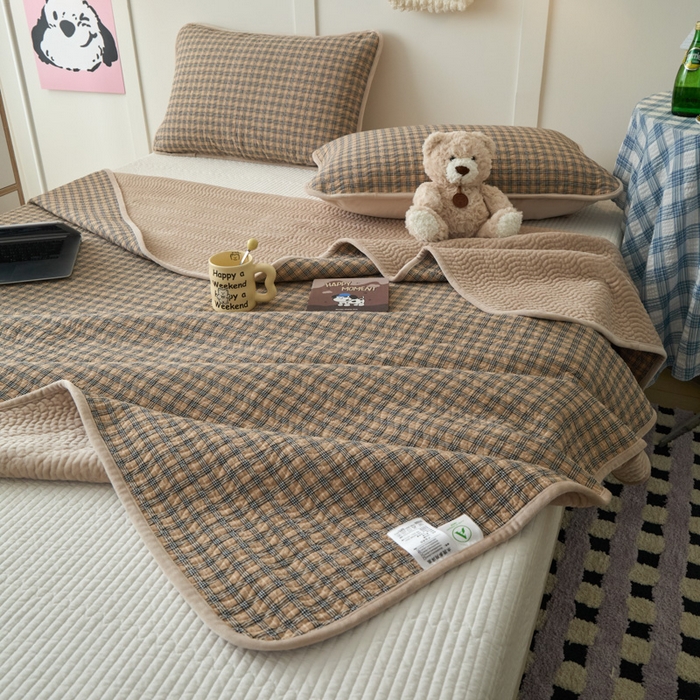 91家纺网 家纺一手货源 找家纺 沐纯家居 2025新款色织水洗棉棉绒（大豆纤维填充）床盖三件套 豆丁-卡其