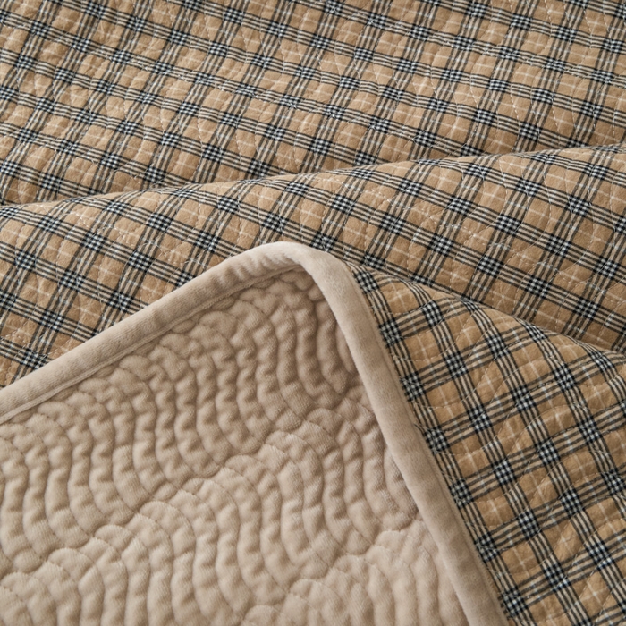 91家纺网 家纺一手货源 找家纺 沐纯家居 2025新款色织水洗棉棉绒（大豆纤维填充）床盖三件套 豆丁-卡其