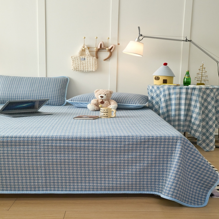 91家纺网 家纺一手货源 找家纺 沐纯家居 2025新款色织水洗棉棉绒（大豆纤维填充）床盖三件套 豆丁-蓝格