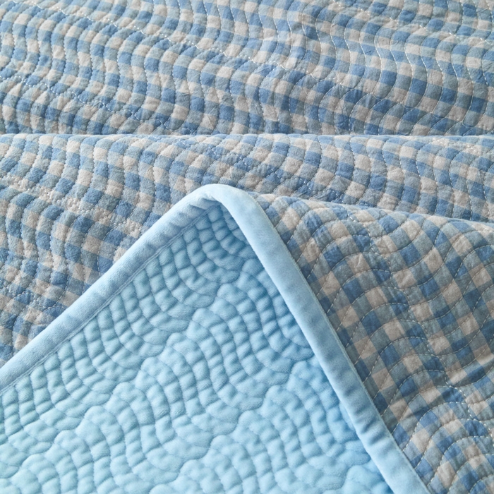 91家纺网 家纺一手货源 找家纺 沐纯家居 2025新款色织水洗棉棉绒（大豆纤维填充）床盖三件套 豆丁-蓝格