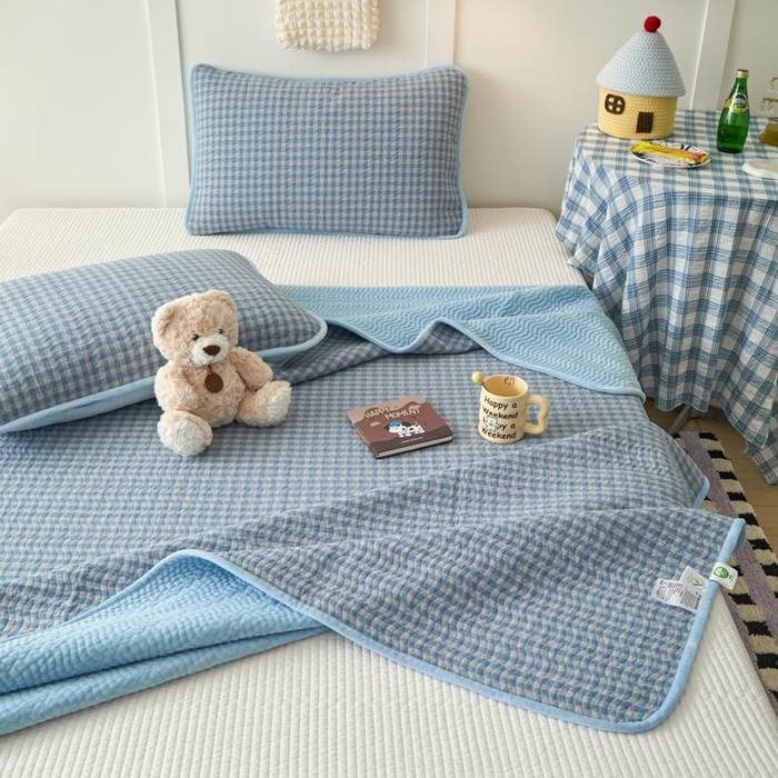 91家纺网 家纺一手货源 找家纺 沐纯家居 2025新款色织水洗棉棉绒（大豆纤维填充）床盖三件套 豆丁-蓝格