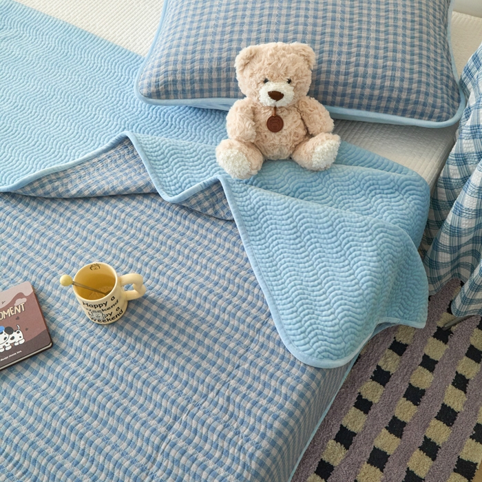 91家纺网 家纺一手货源 找家纺 沐纯家居 2025新款色织水洗棉棉绒（大豆纤维填充）床盖三件套 豆丁-蓝格