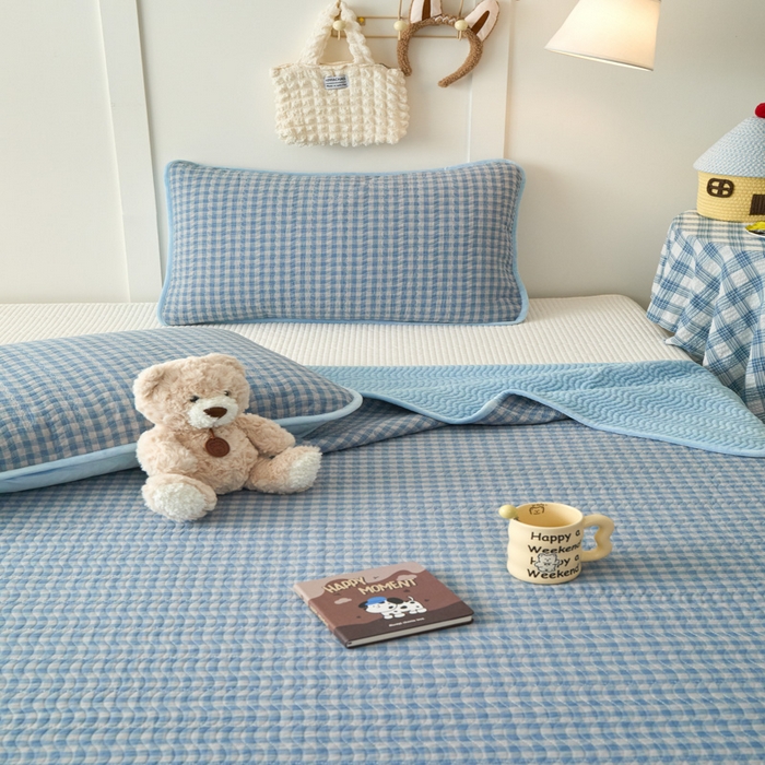 91家纺网 家纺一手货源 找家纺 沐纯家居 2025新款色织水洗棉棉绒（大豆纤维填充）床盖三件套 豆丁-蓝格