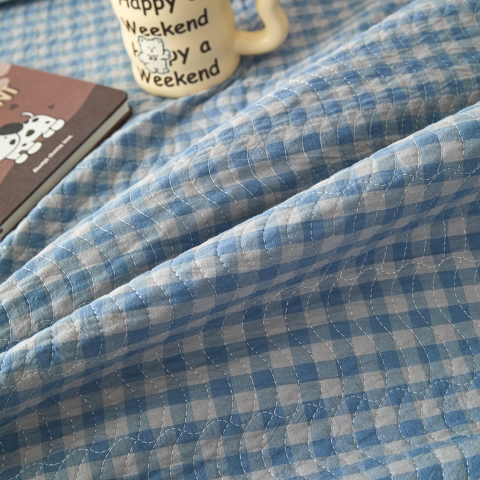 91家纺网 家纺一手货源 找家纺 沐纯家居 2025新款色织水洗棉棉绒（大豆纤维填充）床盖三件套 豆丁-蓝格