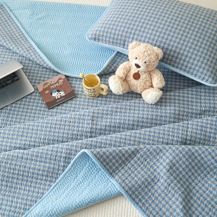 91家纺网 家纺一手货源 找家纺 沐纯家居 2025新款色织水洗棉棉绒（大豆纤维填充）床盖三件套 豆丁-蓝格