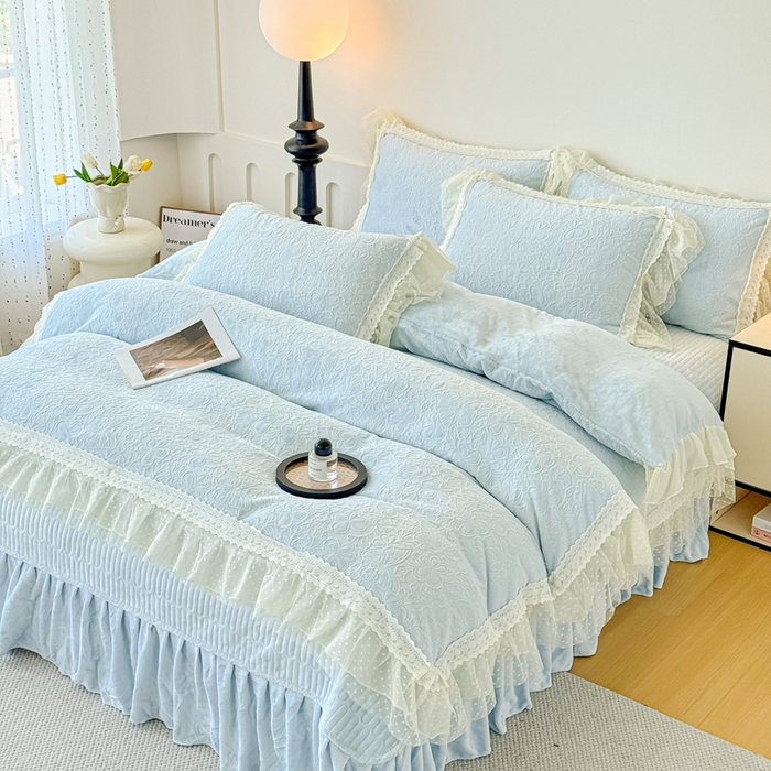 91家纺网 家纺一手货源 找家纺 锦格家纺 2025新款A类高克重雕花牛奶绒花边四件套 幻梦-天蓝